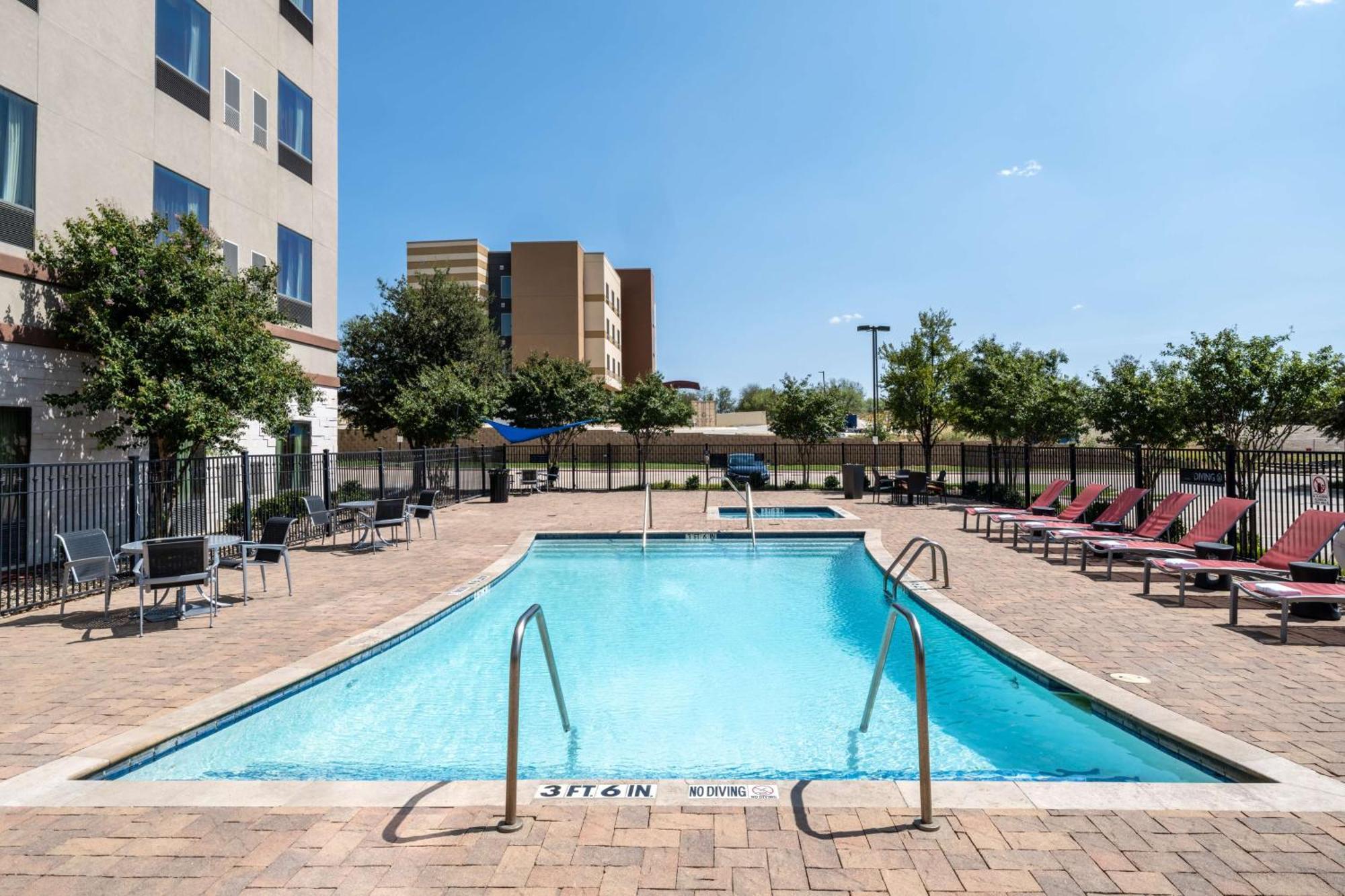 Hilton Garden Inn Ft Worth Alliance Airport Роаноук Екстериор снимка