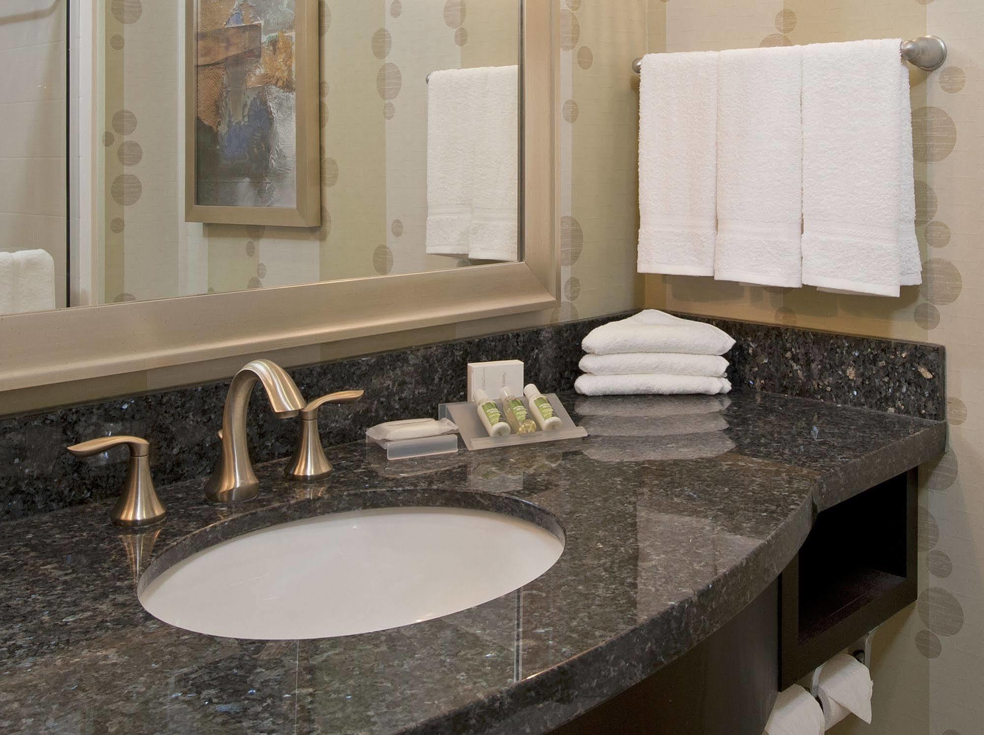 Hilton Garden Inn Ft Worth Alliance Airport Роаноук Екстериор снимка