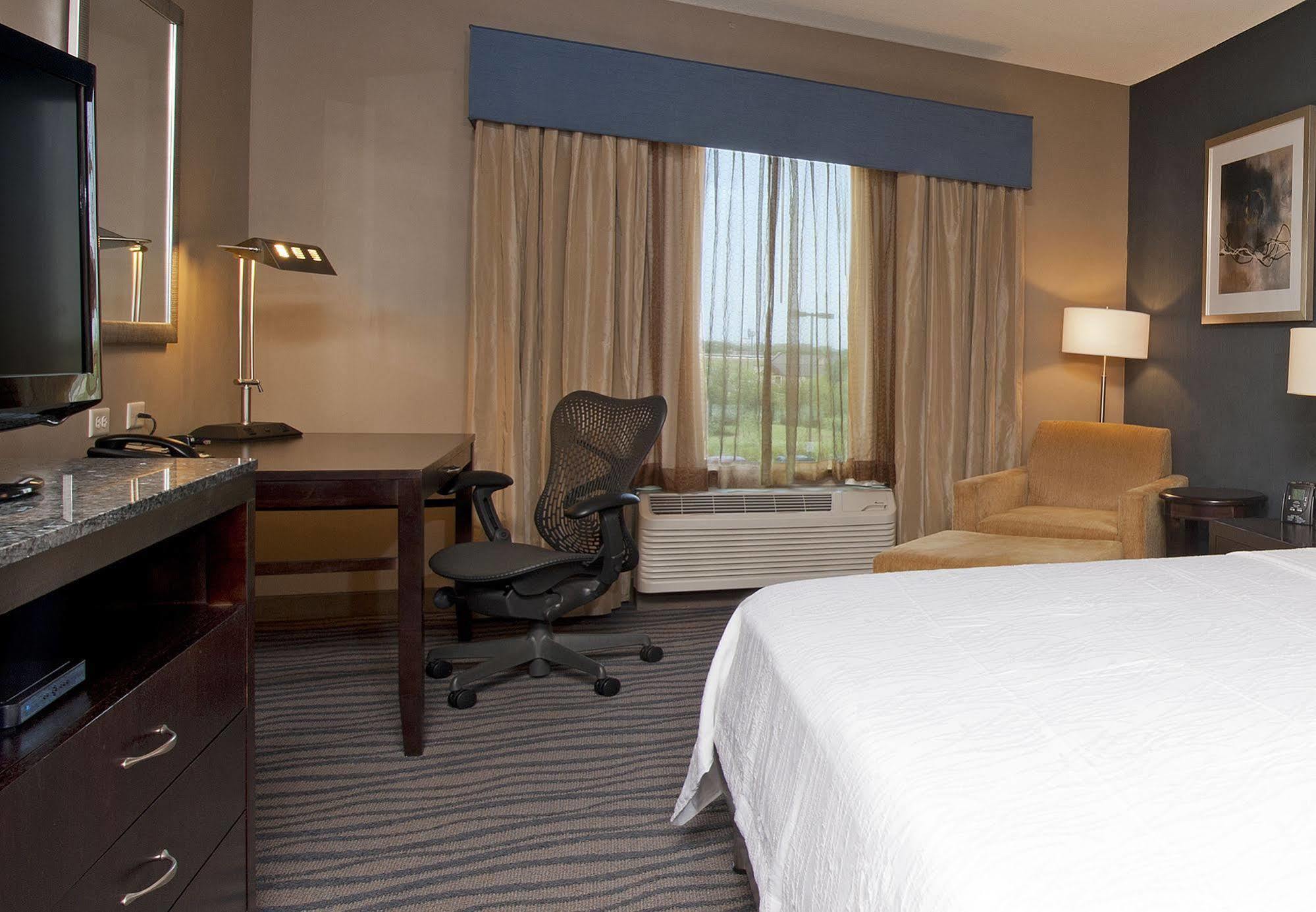 Hilton Garden Inn Ft Worth Alliance Airport Роаноук Екстериор снимка